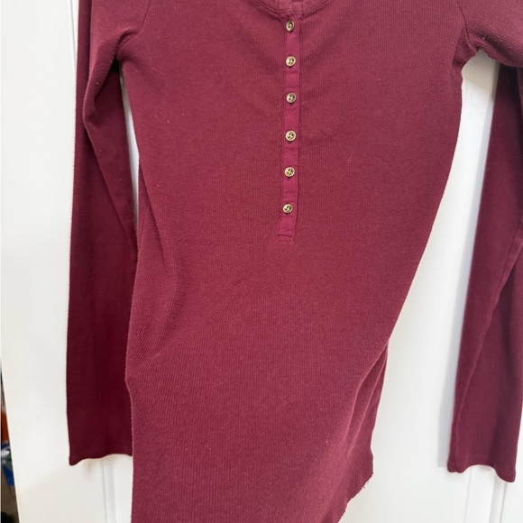 Abercrombie & Fitch Deep Red Long Sleeve Tee - Picture 2 of 7